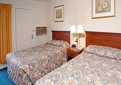 Econo Lodge Inn & Suites Shelburne